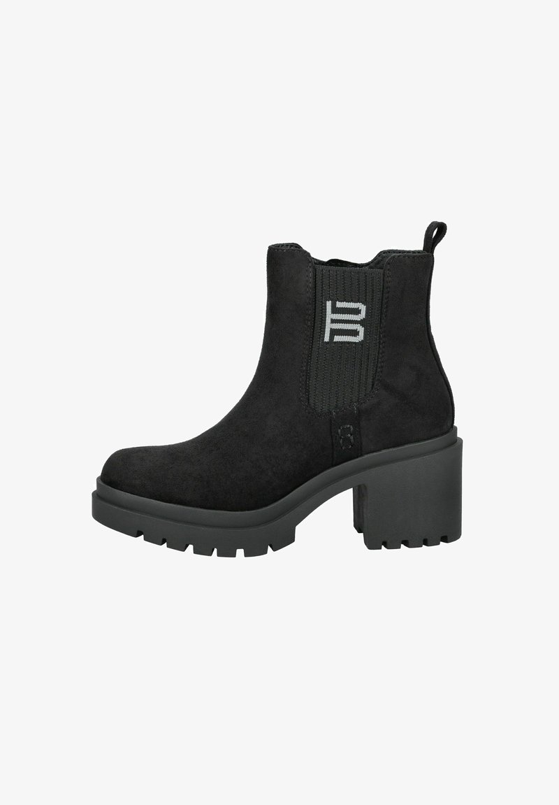 Czarne zamszowe botki za kostkę z masywnym obcasem, elastycznym panelem bocznym i pętlą do zakupu. Posiadają teksturowaną gumową podeszwę oraz minimalistyczny design.