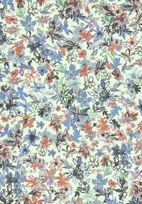 Tela floral con fondo verde claro y flores multicolores en tonos de azul, rojo y negro, delineadas con líneas suaves y fluidas.