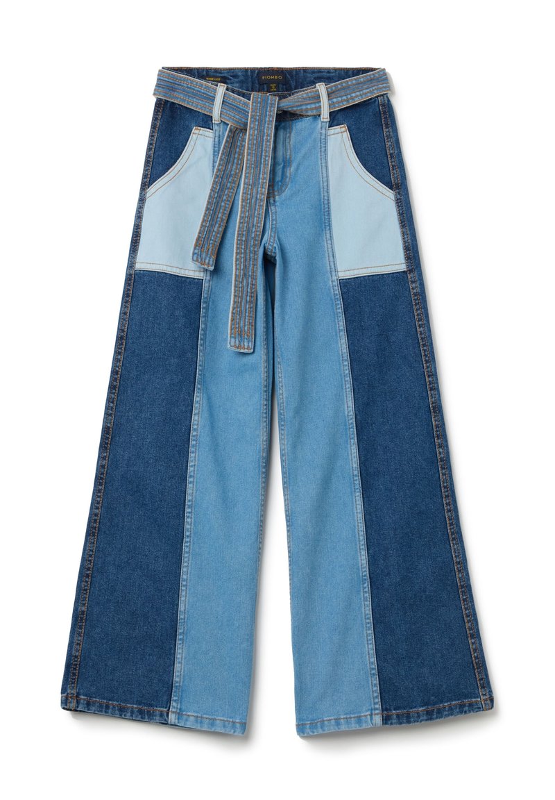 Wijde jeans met een patchworkontwerp in licht en donkerblauw denim, voorzien van een bijpassende stoffen riem en dubbele voorkwalen.