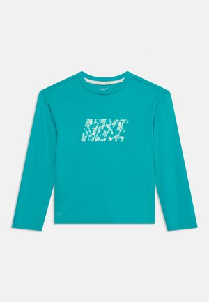 T-shirt Nike turquoise à manches longues avec un logo en motif craquelé centré sur la poitrine et un petit swoosh sous le col.
