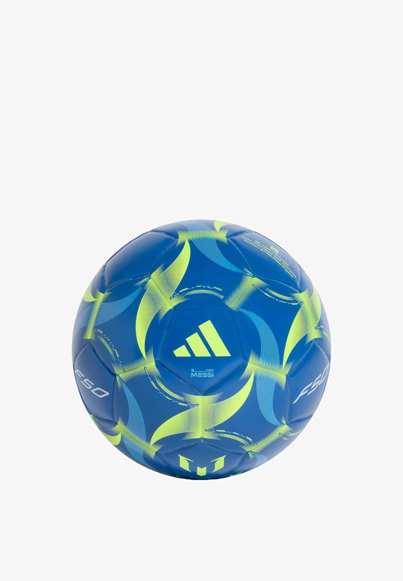 Modrá fotbalová míč s designem vlny v zelené a světle modré barvě, s logem Adidas a textem "F50". Hladký povrch, sférický tvar.