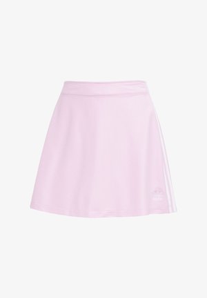 Różowa spódnica sportowa wykonana z gładkiego materiału, z rozszerzanym fasonem, białymi paskami po bokach i haftowanym logo na dolnym końcu.