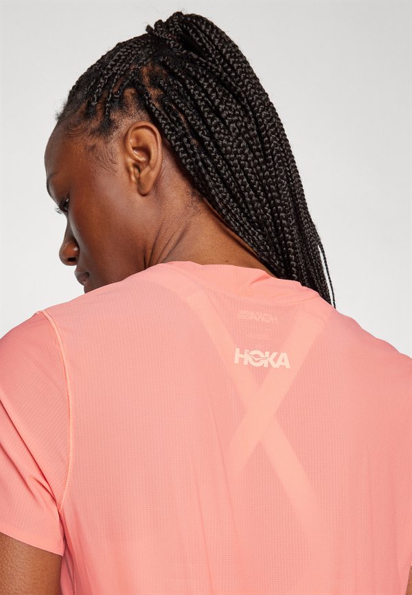 AIROLITE RUN SHORT SLEEVE - Sports T-shirt - grapefruit4