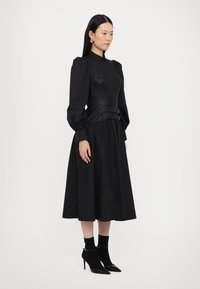 Marchesa Rosa Jurk - black