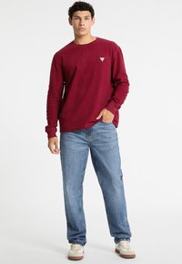 Guess Jeans WAFFELMUSTER MINI-DREIECK - Maglietta a manica lunga - rosso
