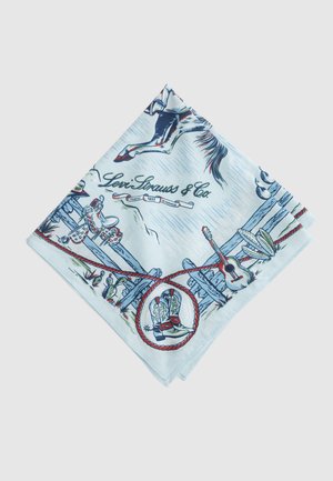 Διπλωμένο ανοιχτό μπλε μαντήλι με δυτικά θέματα που απεικονίζουν άλογο, καουμπόικες μπότες, κιθάρα, ξιφασκία και λογότυπο Levi Strauss & Co.