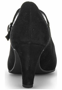 Scarpa nera in suede con tacco alto, punta rotonda e tacco curvo. Presenta una cinghia alla caviglia e una fodera interna liscia.