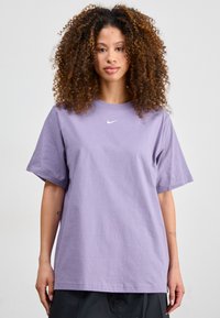 Nike Sportswear TEE - Základné tričko - daybreak