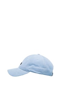 Baseballkeps i ljusblå kordflod, med en böjd skärm, sex ventilationshål och en liten svart logotyp på framsidan.