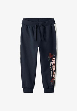 Námořnické modré tepláky s bílými bočními pruhy a žebrovanými manžetami. Obsahují grafiku Spider-Mana a text v červené barvě: "SPIDER-MAN Najdi svou sílu!"