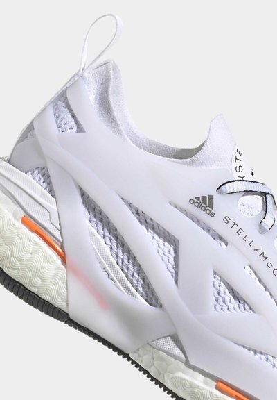 adidas by Stella McCartney SOLAR GLIDE - Cestná bežecká obuv - ftwwht/ftwwht/cblack