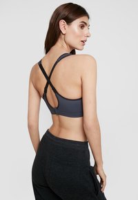 Schiesser Biustonosz sportowy