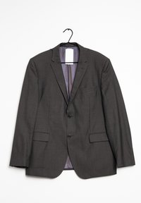 Blazer da uomo grigio scuro con fodera viola a fantasia, due bottoni, tasche anteriori a pattina e un'etichetta bianca, appeso a una gruccia nera.