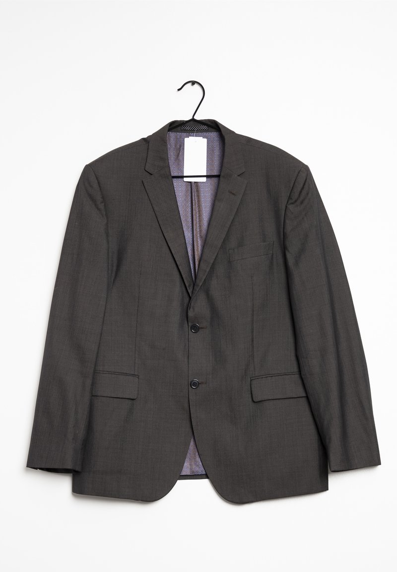 Blazer da uomo grigio scuro con fodera viola a fantasia, due bottoni, tasche anteriori a pattina e un'etichetta bianca, appeso a una gruccia nera.