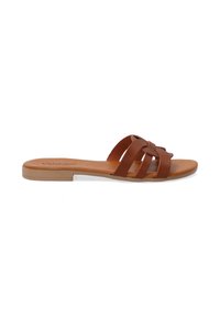 Bruine leren slipper met drie geweven banden, platte zool en een gladde afwerking, met een minimalistisch ontwerp en een lichtbruine binnenzool.