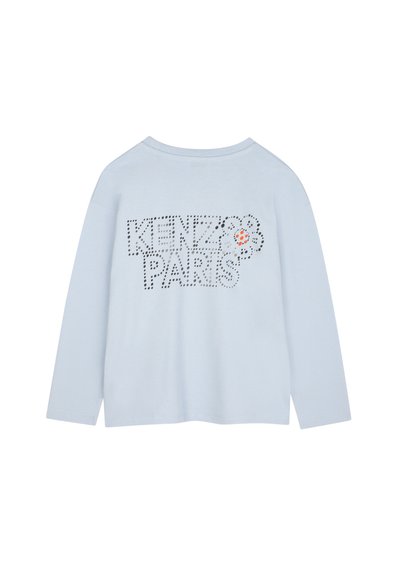 Chemise à manches longues bleu clair avec un imprimé noir à pois de "KENZO PARIS" et un petit accent rouge à l'arrière. Matière en coton doux.