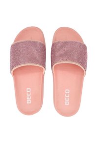 Sandales à glissière roses avec une sangle texturée et scintillante et une semelle intérieure douce et rembourrée. Présente le logo "BECO" sur la semelle extérieure.