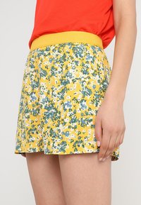 Samsøe Samsøe Short - light yellow