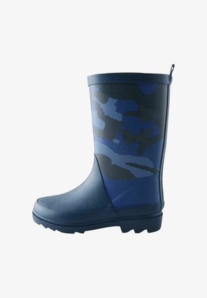 Enkelt blå og sort camouflage-mønstret gummistøvle med en trækfane bagpå og tekstureret sål.