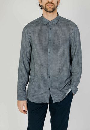 Camicia button-up di colore blu scuro con motivo geometrico, maniche lunghe, colletto abbottonato e vestibilità slim. Realizzata in tessuto leggero.