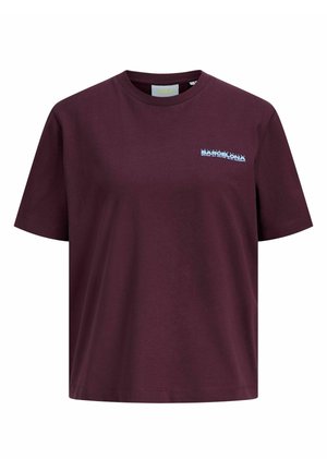 Mørkelilla t-shirt med korte ærmer og lille blå "Barcelona" tekst på øverste venstre bryst og rund halsudskæring.
