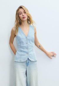 Nevybrané, moon washed