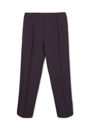 Pantaloni su misura viola scuro con passanti per cintura, bottone frontale e pince lungo le gambe, distesi su uno sfondo bianco.
