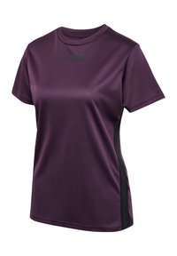 T-shirt de sport violet à manches courtes avec des panneaux latéraux noirs et un logo noir discret sur la partie haute de la poitrine, coupe ajustée.