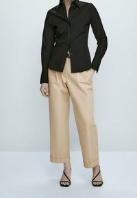 Massimo Dutti Spodnie materiałowe