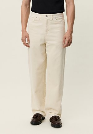 Les Deux ROI CARPENTER - Široke kavbojke - eggnog white