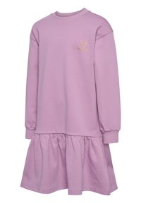 Lila sweatshirtklänning med långa ärmar, rund halsringning och rynkad volangkant. Har en liten guldskimrande broderad logga på bröstet.