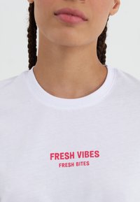 Even&Odd Printtipaita - white