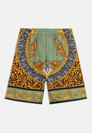 Shorts verts et orange avec des illustrations de tigre et de guépard, imprimé léopard, rayures zèbre noires et blanches, et motifs floraux dorés ornés.