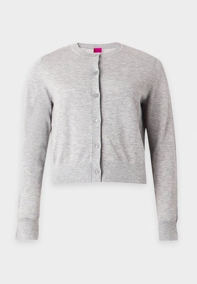 Cardigan gris clair à manches longues avec boutons, col rond et poignets et ourlet côtelés, présenté sur un fond blanc uni.