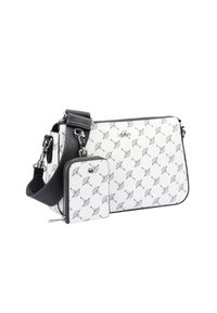 Borsa bianca con un motivo geometrico nero, dotata di una pochette più piccola removibile e di una tracolla regolabile per un trasporto versatile.