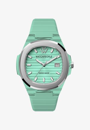 Reloj verde menta con un dial texturizado, hardware plateado y una pantalla de fecha. Correa de silicona y etiqueta Swiss Made grabada en la esfera.