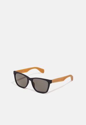 adidas Originals OR00445402G UNISEX - Occhiali da sole - matte black/mustard brown