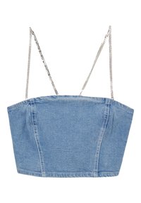 Top corto in denim blu con scollatura dritta, caratterizzato da sottili spalline a catena. Il tessuto ha una texture liscia con una leggera elasticità.