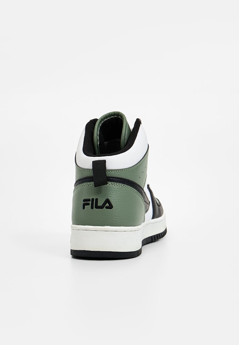 Sneaker alta con tomaia in pelle verde e bianca, dettagli neri, colletto imbottito e suola bianca a contrasto con il marchio Fila.