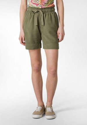 Olivengrønne shorts med elastisk talje og snor. Har sidelommer og optrillede manchetter for en afslappet pasform. Glat stoftekstur.