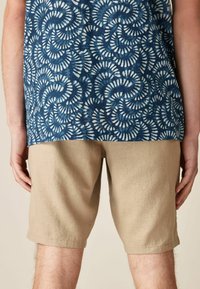 Next REGULAR FIT - Pantaloni scurți - stone