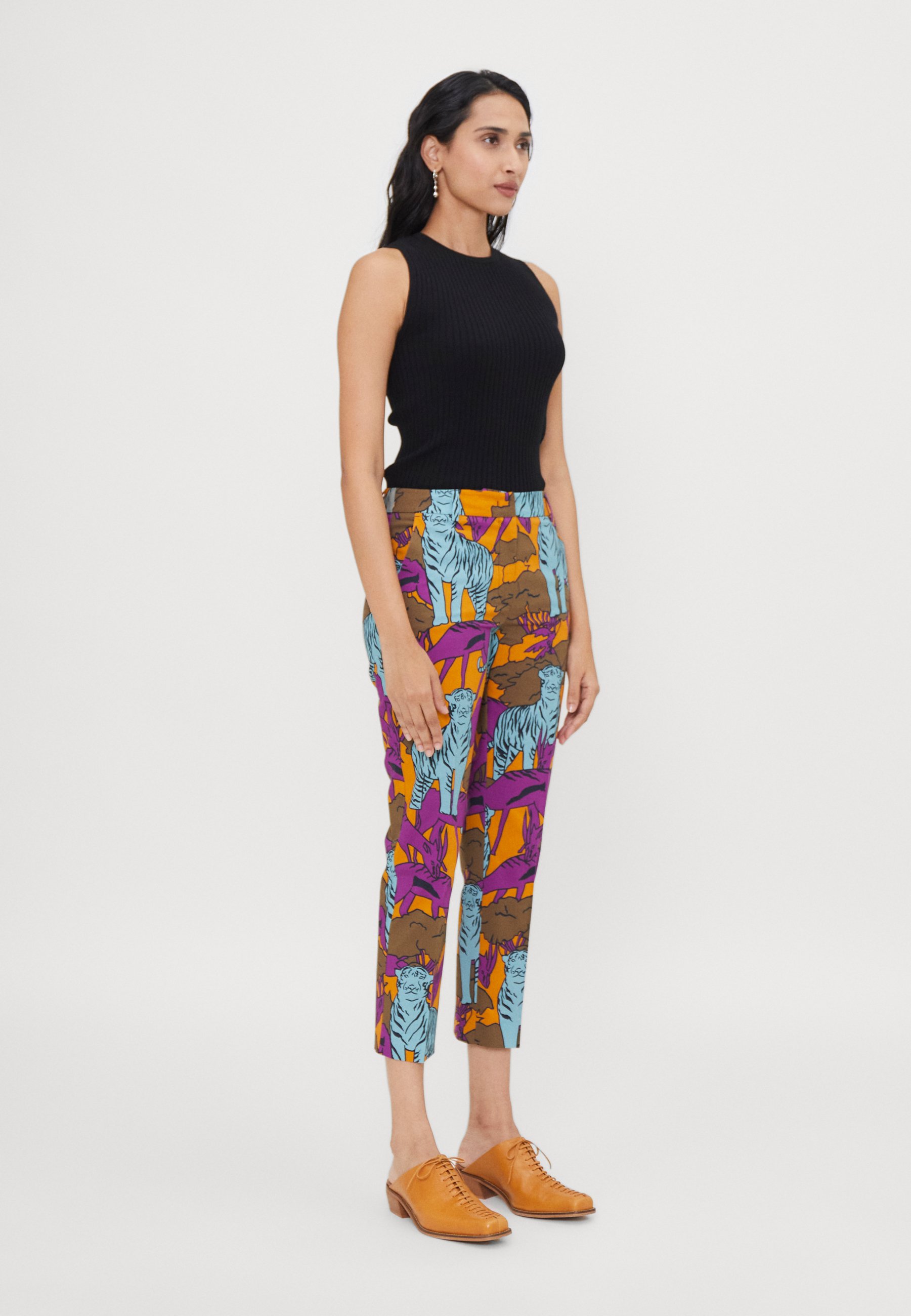《送料無料MAXMARA Printed cotton cigarette trousers RAVELLO Stretch cotton cigarette trousers, sand | Weekend Max Mara