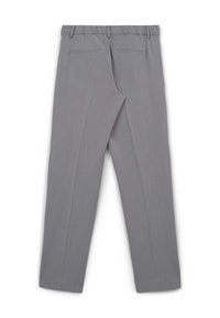 Pantalon gris en tissu lisse, avec une coupe décontractée, une taille élastique et deux poches arrière. Devant plat avec des lignes épurées.