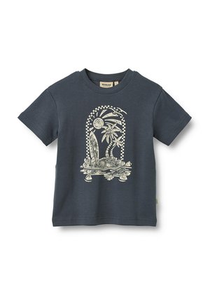T-shirt bleu foncé à manches courtes avec un graphique blanc représentant une planche de surf, des palmiers, le soleil et une vague de l'océan sur le devant.