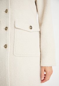 Thumbnail Image 7