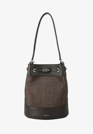 Sac seau en cuir marron foncé et tissé avec une longue bandoulière et une fermeture à verrou tournant argenté, marqué "Zanellato" à la base.