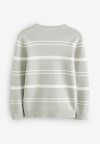 Maglione grigio chiaro con strisce orizzontali bianche, colletto a girocollo e polsini a costine. Texture morbida con un design rilassato e dalla vestibilità ampia.