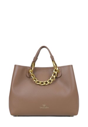 Borsa a tracolla in pelle marrone con una superficie liscia, dotata di un manico in catena dorata e logo impresso sul davanti.