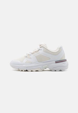WOMENS TRAIL RUNNER - Trainers - ancient white