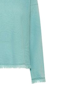 Maglione turchese chiaro con maniche lunghe, tessuto strutturato e dettali di orlo sfrangiato. Design semplice e dritto.